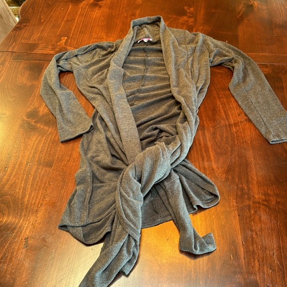 PTP 19”. Gray shrug with longer front tails, which can be tied at waist - Picture 6 of 7